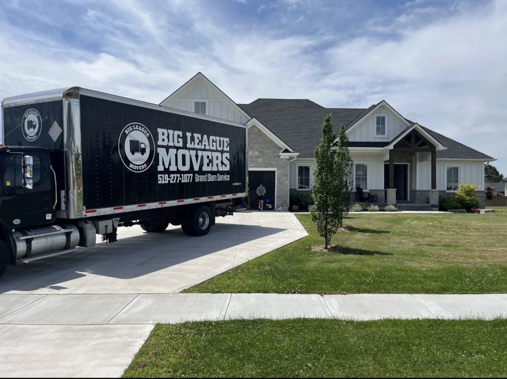 Liberty Pro Moving truck performing residential move in Snellville GA | Lawrenceville Moving Company | LIBERTY PRO MOVING Liberty Pro Moving truck performing residential move in Snellville GA
