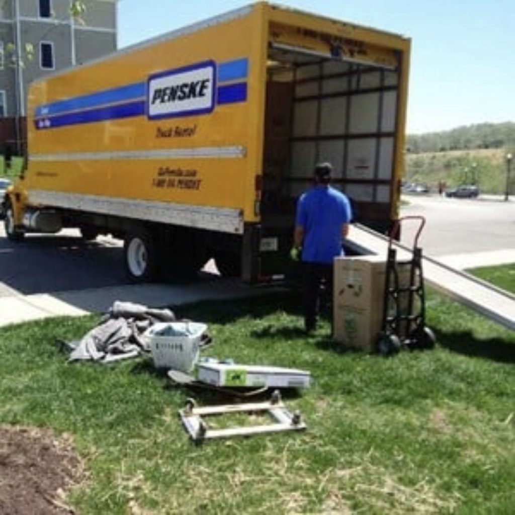 Liberty Pro Moving crew loading moving truck efficiently in Snellville GA | Lawrenceville Moving Company | LIBERTY PRO MOVING Liberty Pro Moving crew loading moving truck efficiently in Snellville GA