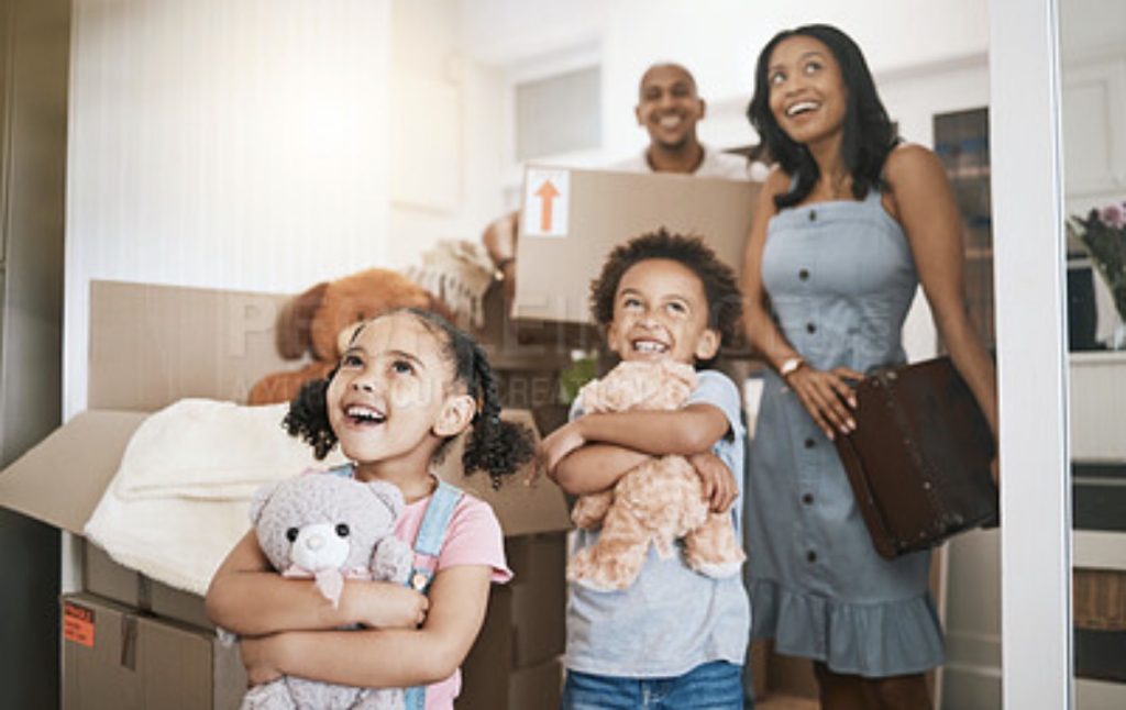 Family entering their new home after a successful move | Lawrenceville Moving Company | LIBERTY PRO MOVING Family entering their new home after a successful move